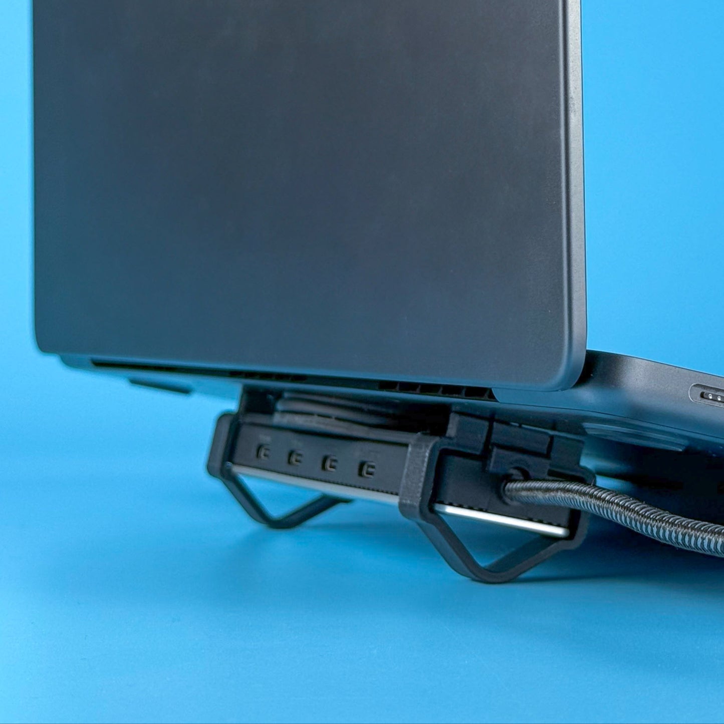 TeraBiter - PolyStand