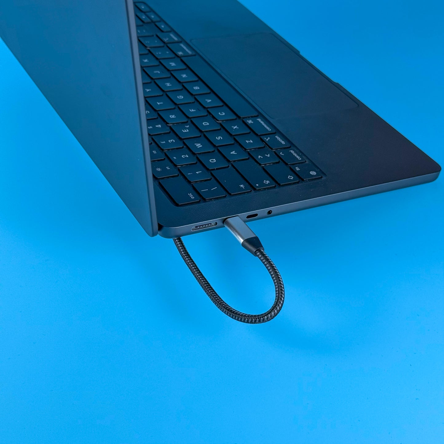 TeraBiter - PolyStand