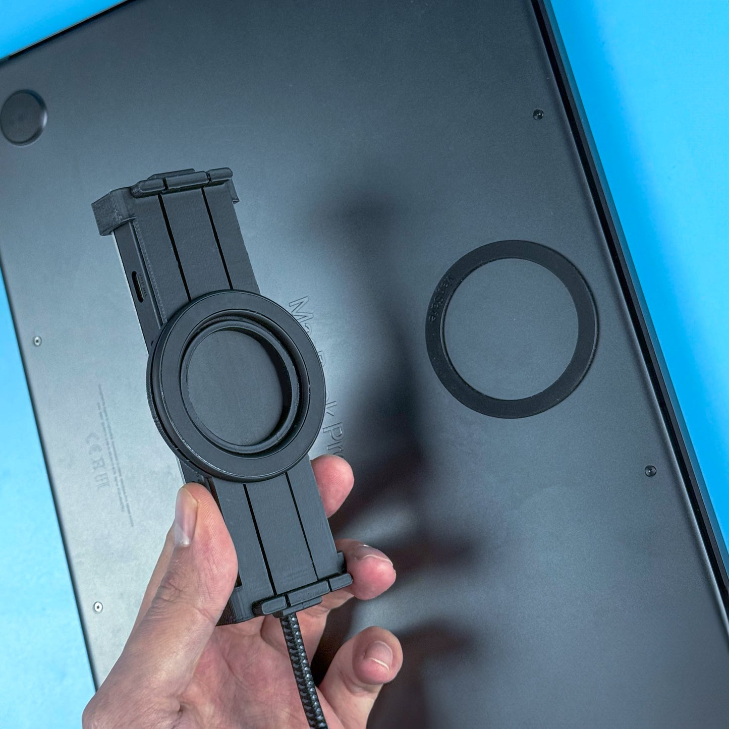 TeraBiter - PolyStand